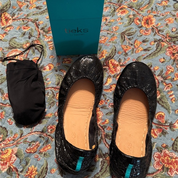 Tieks Obsidian Black Ballet Flats, size 7. EUC. With original box. - Picture 1 of 8